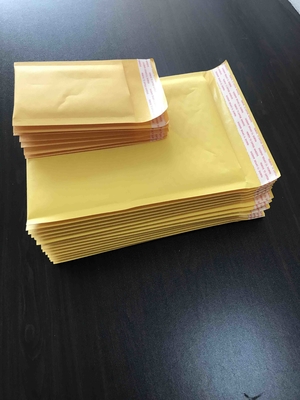 Eil- Versand-Kraftpapier-Blasen-Postsendungs-Tasche bereitete biologisch abbaubares aufgefüllt auf